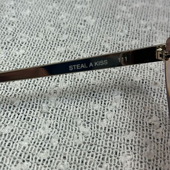 QUAY AUSTRALIA Steal A Kiss 111 Crystal Light Pink Gradient Cat Eye Sunglasses - Picture 9 of 10